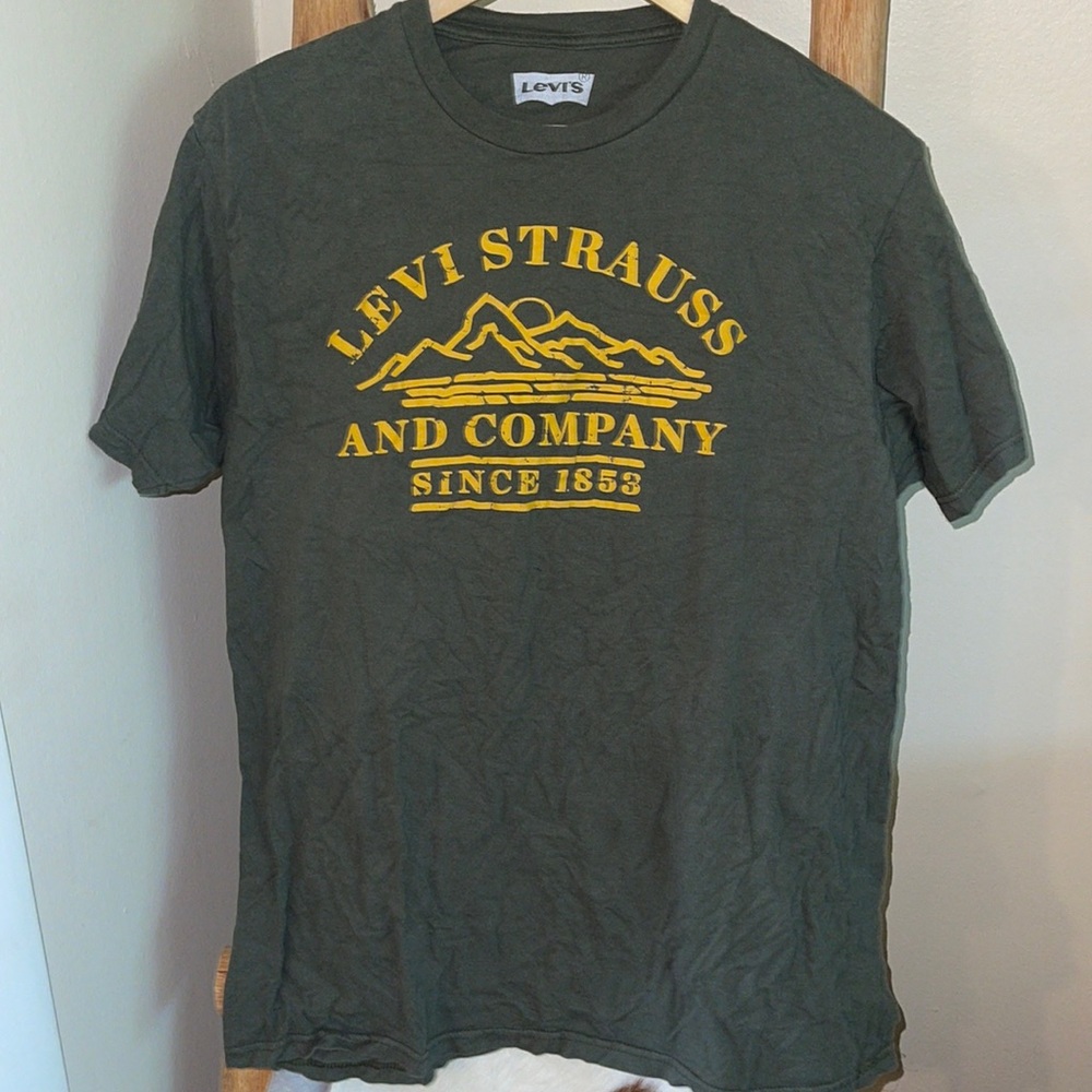 Levi’s army green Mountains T-shirt
